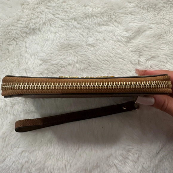 MICHAEL KORS BROWN WALLET/ WRISTLET - Picture 3 of 5
